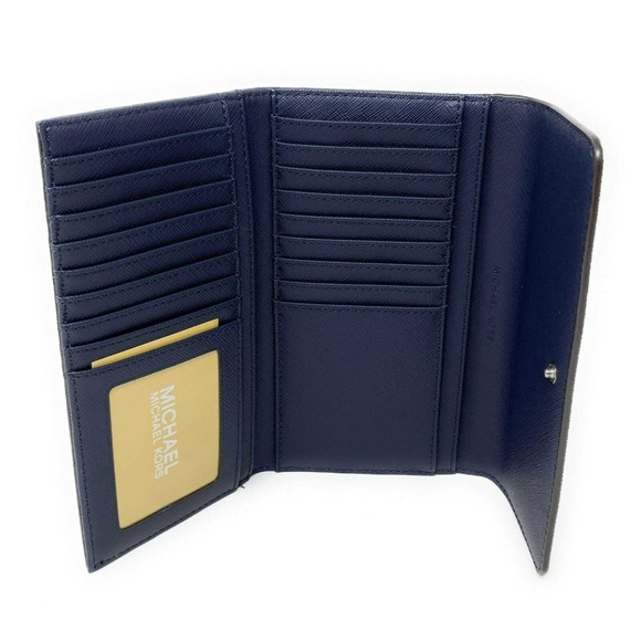 Michael Kors Jet Set Travel Large Trifold Wallet - Picture 4 of 4
